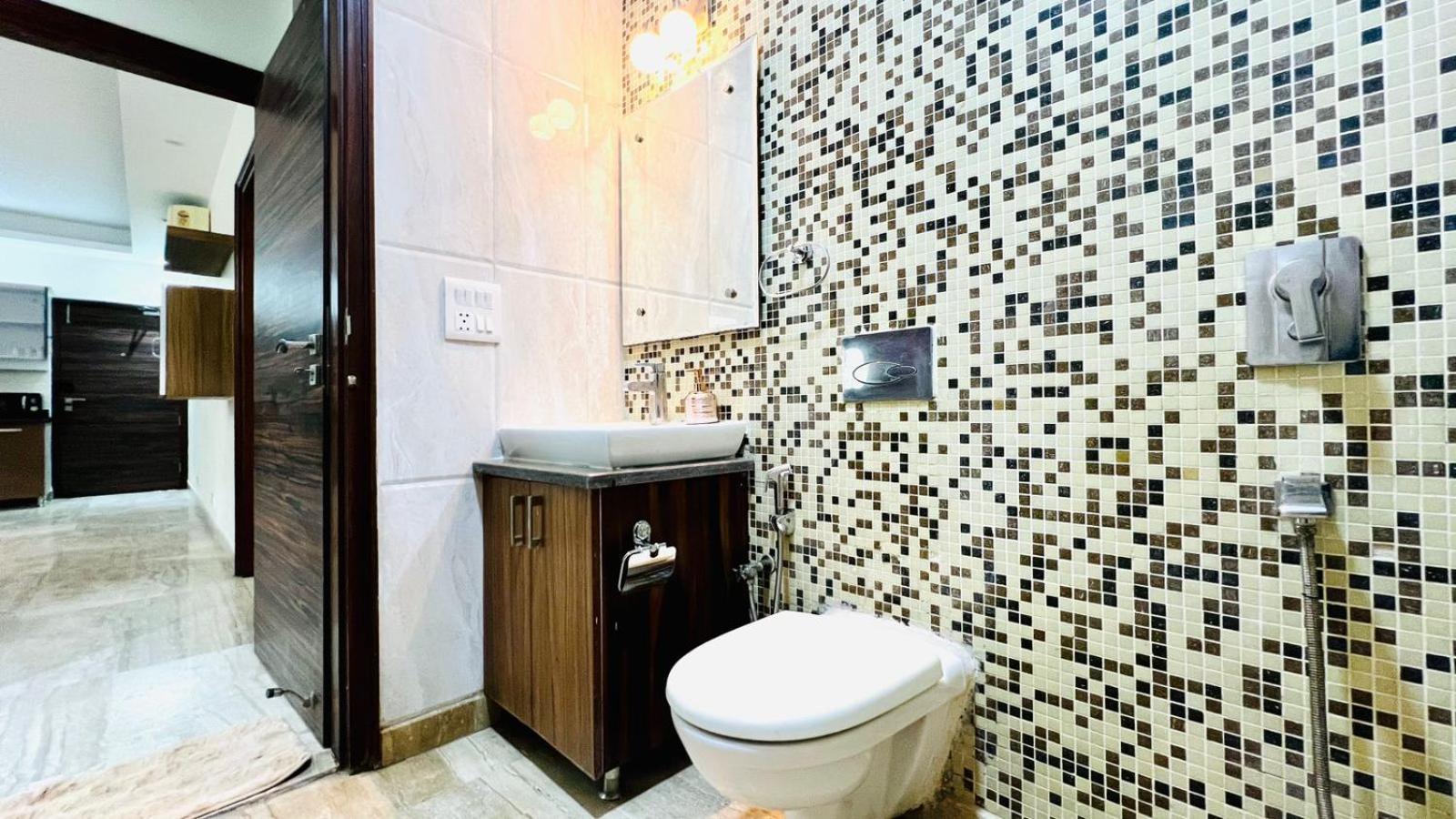 Olive Serviced Apartments - New Friends Colony New Delhi Exteriör bild