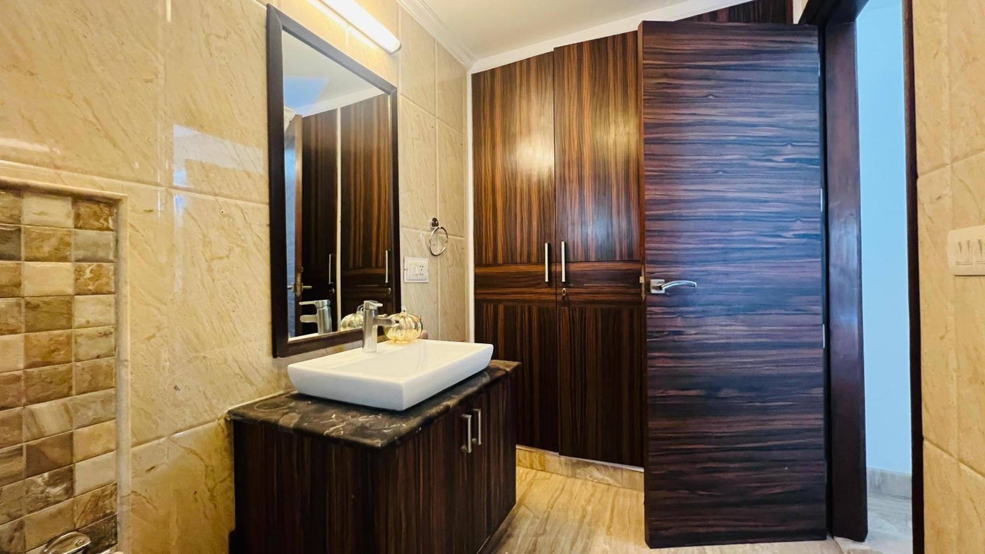Olive Serviced Apartments - New Friends Colony New Delhi Exteriör bild